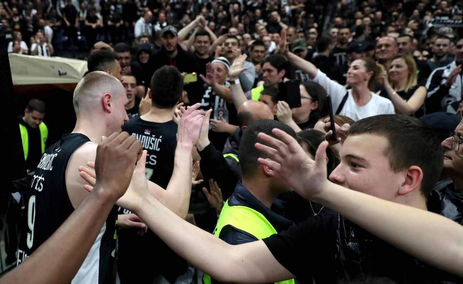 Belgradi Partizan alistas ääreni täis pakitud koduplatsil Madridi Reali.