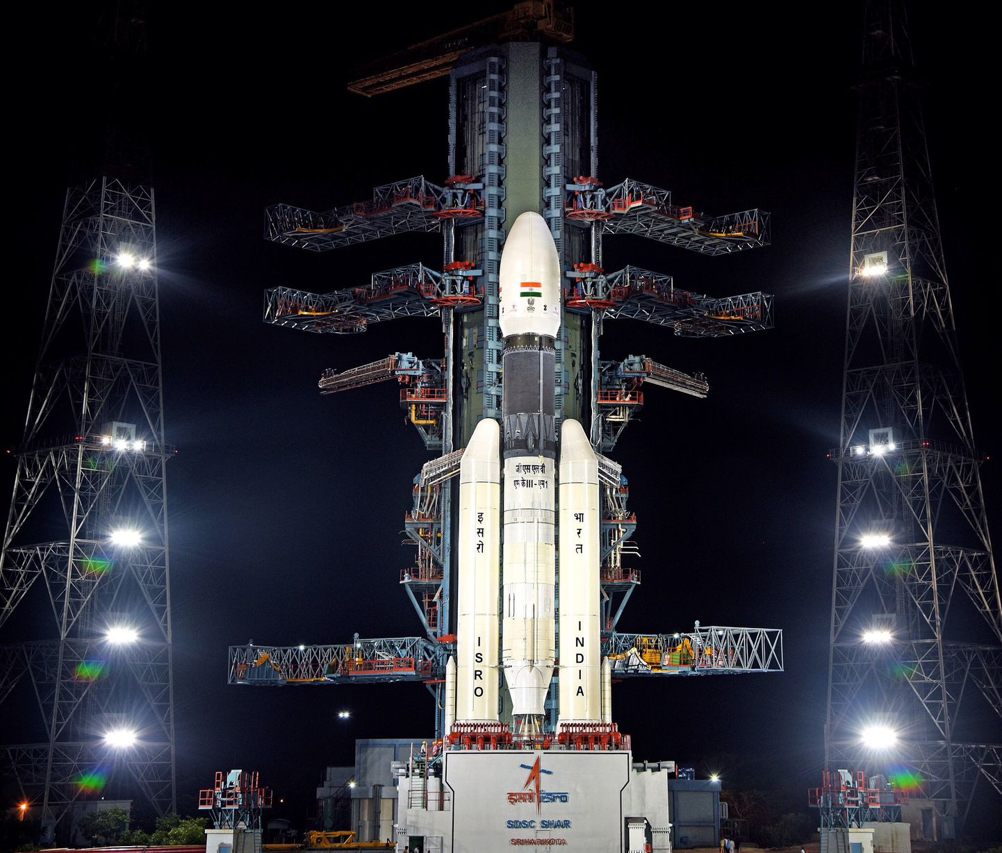India rakett GSLV Mk III ootamas Satisg Dhawani kosmosekeskuses uut starti Kuu-missioonile.