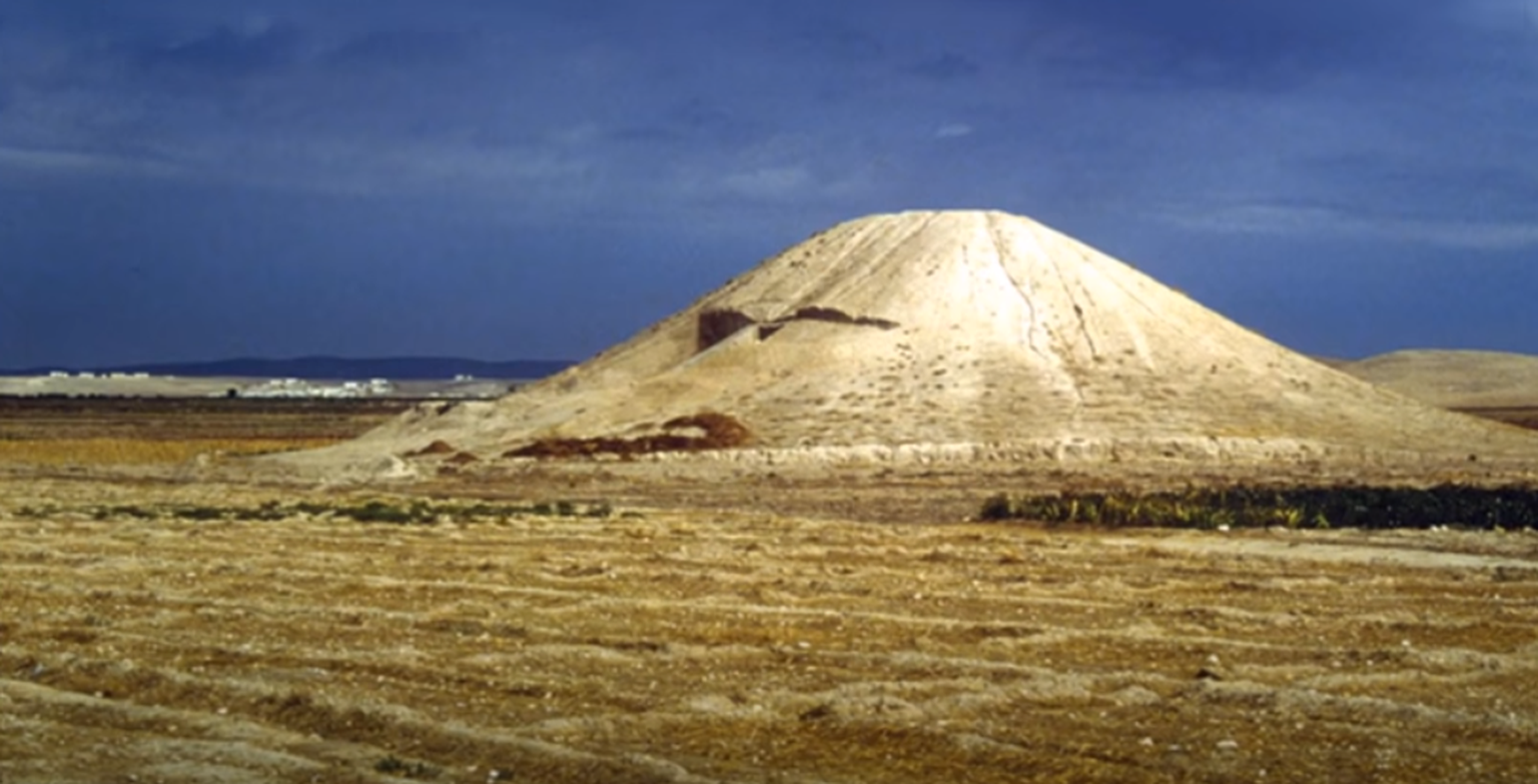 Süürias asuv püramiidikujuline ehitis, mis nüüd on Eufrati voogude all, võib olla maailma vanim sõjamonument