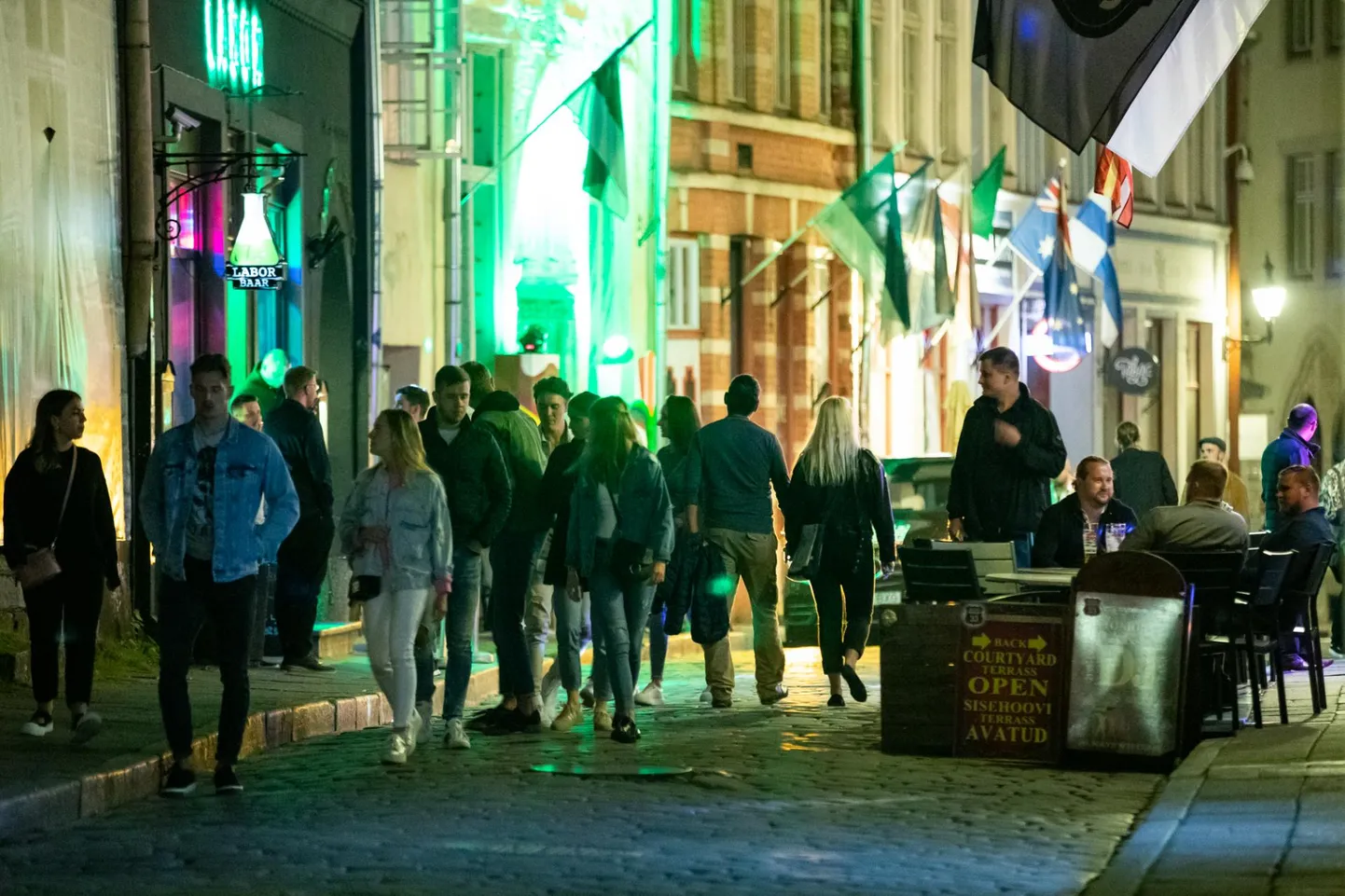 Meelelahutuskohad peavad uue korra järgi uksed sulgema kella 22-st.