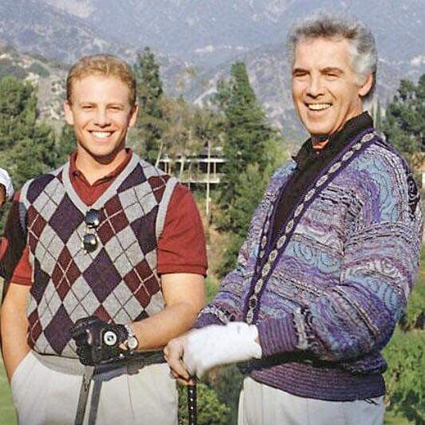 Suri menusarjas «Beverly Hills, 90210» Rush Sandersit mänginud Jed Allan. Vasakul Ian Ziering.