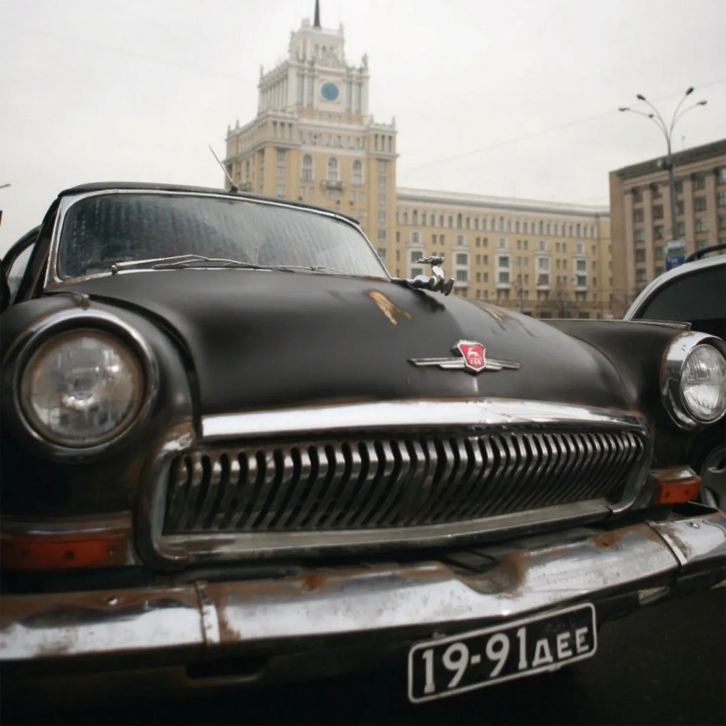 Зловещая черная Волга