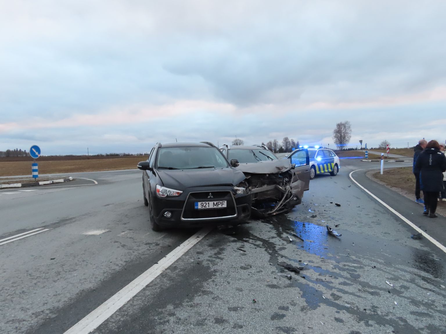 27.03.2023 põrkasid Pärnu-Rakvere-Sõmeru maantee 157-l kilomeetril kokku Mitsubishi ja Peugeot.