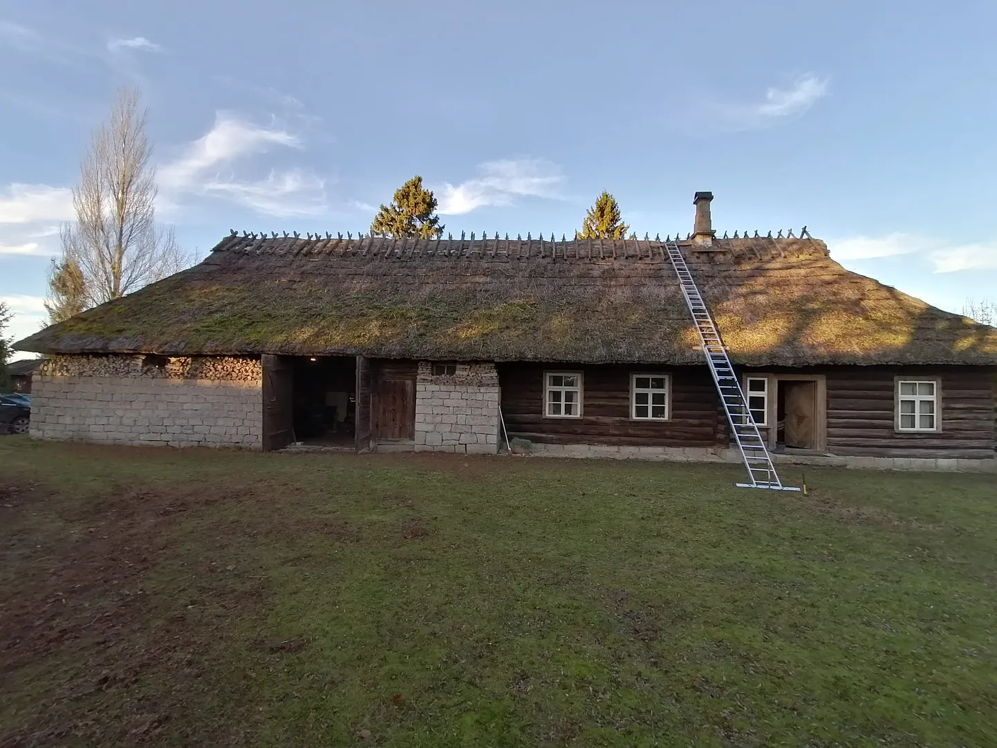 Mullu katusetoetust saanud talu Saare maakonnas.