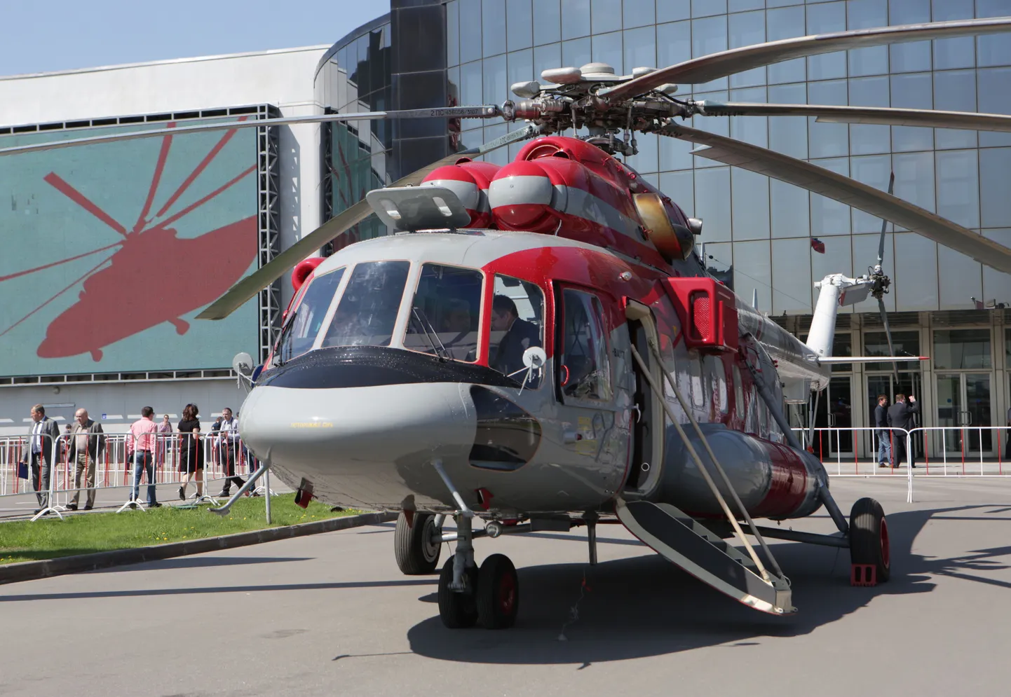 Helikopter Mi-8. Foto on illustreeriv.
