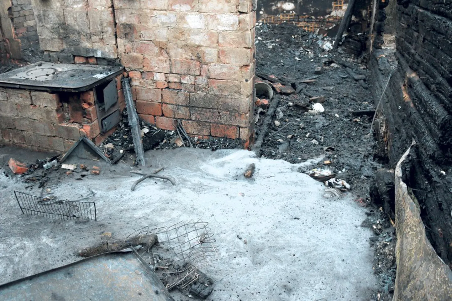 Tartu vallas Tammistus hukkus selles majas 27. novembril puhkenud tulekahjus vanem naine. Lõuna päästekeskuse teatel sai põleng alguse katkisest pliidist, mida päev enne õnnetust oli püütud iseseisvalt parandada. Tulekahju kustutamise käigus lagunes pliit veel rohkem ära. Samas majapidamises varem elanikke nõustamas käinud päästjad olid märganud ja märku andnud, et kogu hoone ja kütteseadmed olid ehituslikult väga kehvas seisukorras.