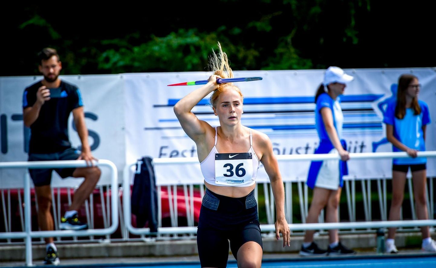 Viljandimaalt pärit Audentese spordiklubi esindav Gedly Tugi võitis Eesti karikavõistlustel naiste odaviskes tulemusega 57.15 esikoha.