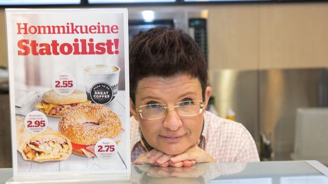 Директор Circle K в Эстонии отожгла в интервью: колбаска должна быть в дырочке!