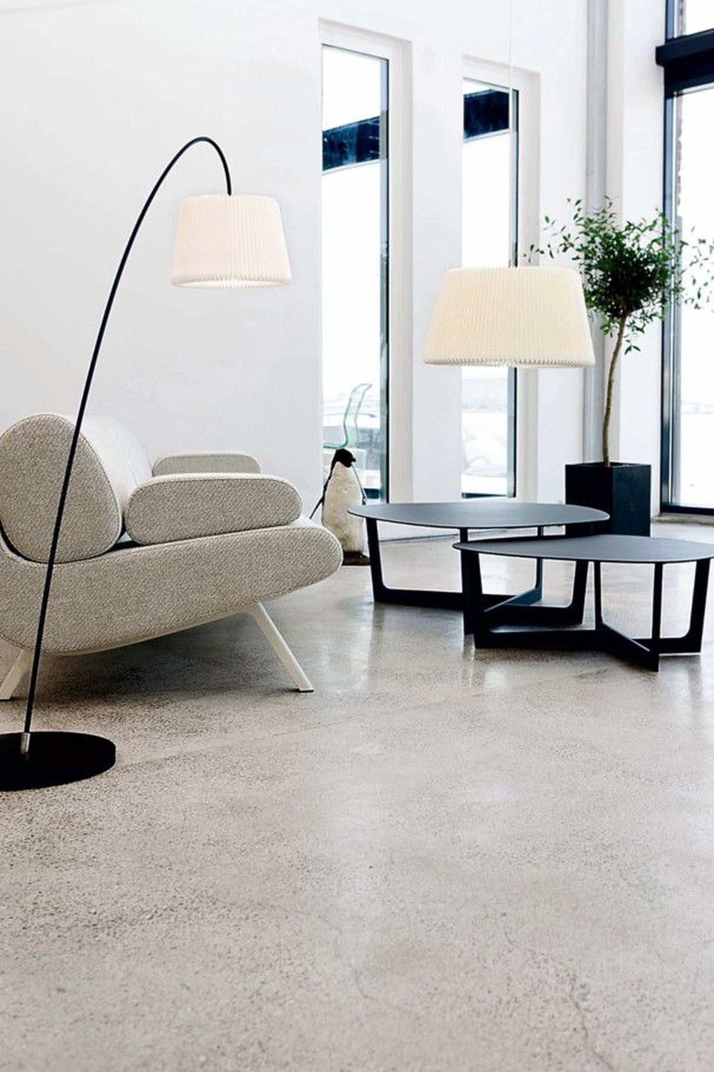 Привлекает внимание: диван 
Duplo, рожденный в сотрудничестве датской фирмы Erik Jørgensen и дизайнерского бюро Ernst Jensen, завоевал престижный приз журнала Wallpaper как лучший диван 2011 года.