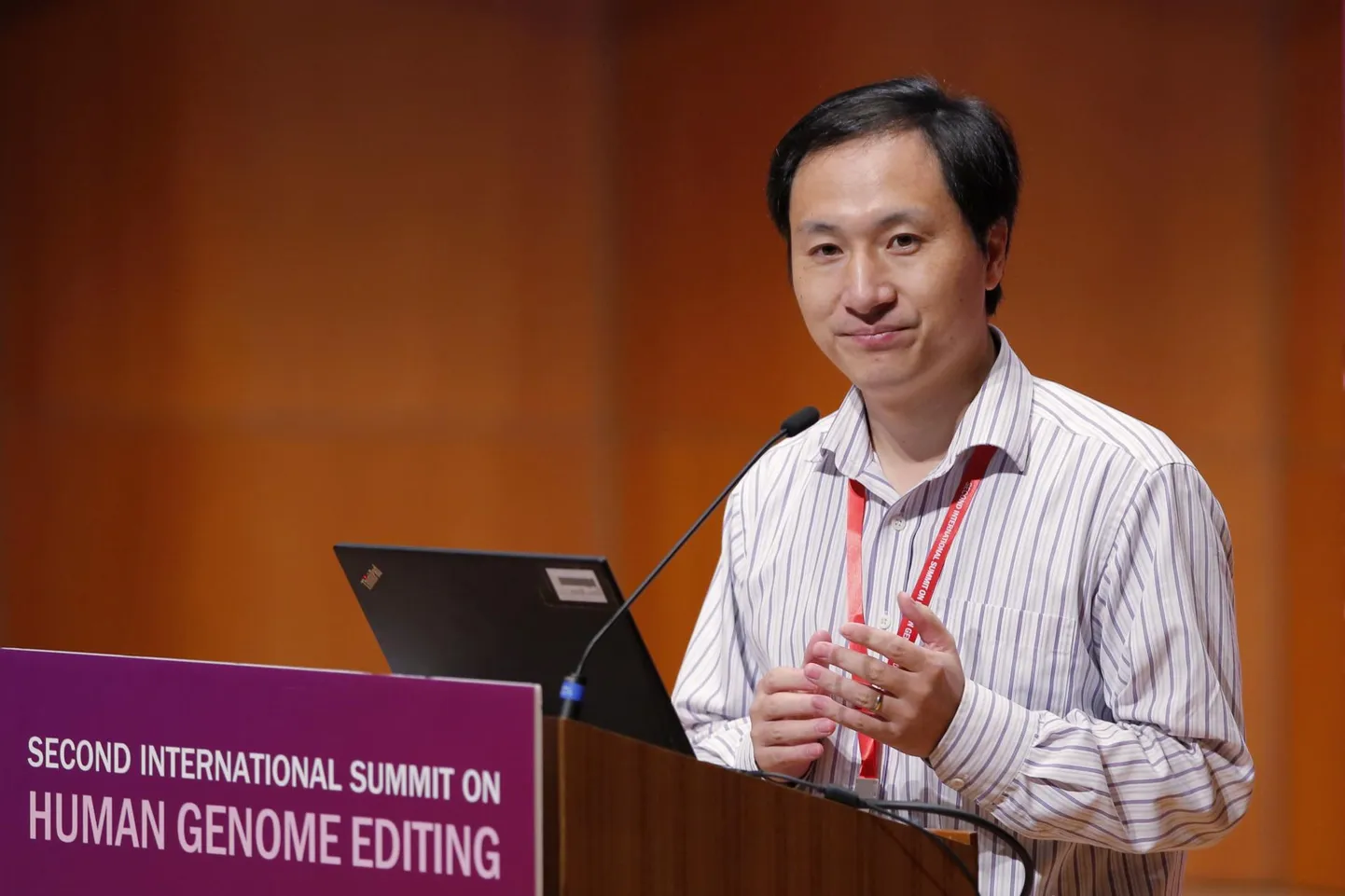He Jiankui selgitas eile esimest korda avalikkusele läbi viidud geenimanipulatsioone.