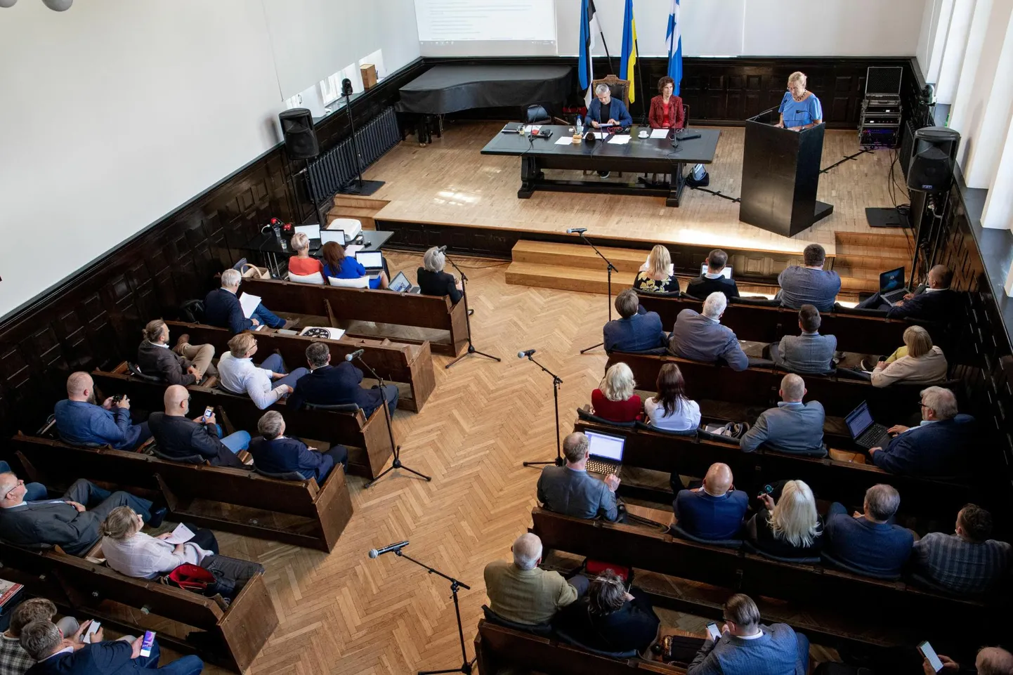 Opostisioonierakonnad asuvad Pärnu linnavolikogu istungil umbusaldama abilinnapead Irina Talvistet.
