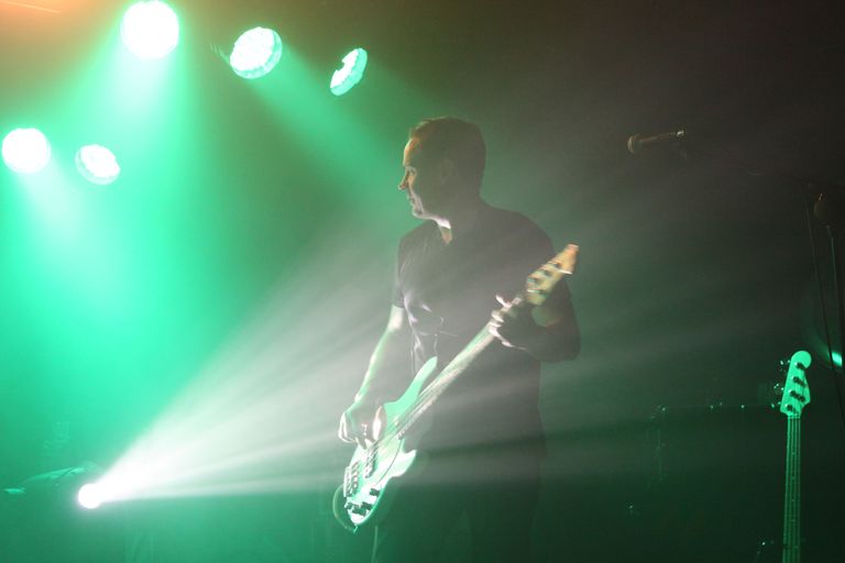 Ansambli Shower basskitarrist Sven Valdmann 2017. aasta novembris klubis Tapper.