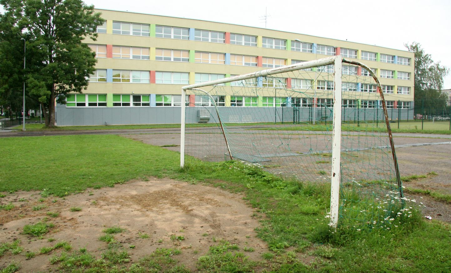 Не позднее весны следующего года стадион русской основной школы, расположенный между йыхвиским рынком и железной дорогой, должен обрести гораздо более современный вид.