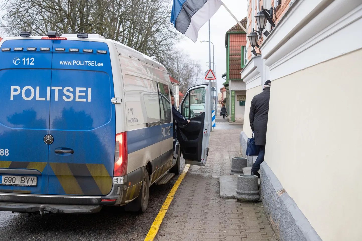 Keskkriminaalpolitsei teeb uurimistoiminguid seoses Narva linnaametnike korruptsioonikriminaalasjaga. Pilt on illustreeriv.