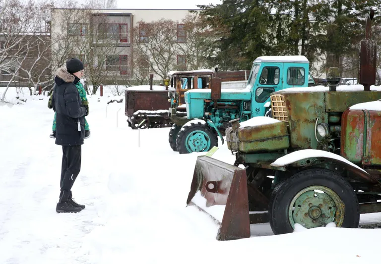 PÜHAPÄEVAL sai põllumajandusmuuseumi uhke tehnikapark märkimisväärse täienduse: nüüd on sealse tehnika täpsemad kirjeldused, päritolu ja muu oluline teave suurelt välja pandud ning loodud ka põnev tehnika audiogiid.