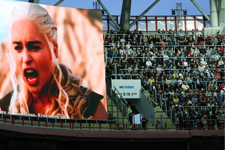 «Troonide mängu» viimase osa vaatamine Moskvas RZD Arena jalgpallistaadionil