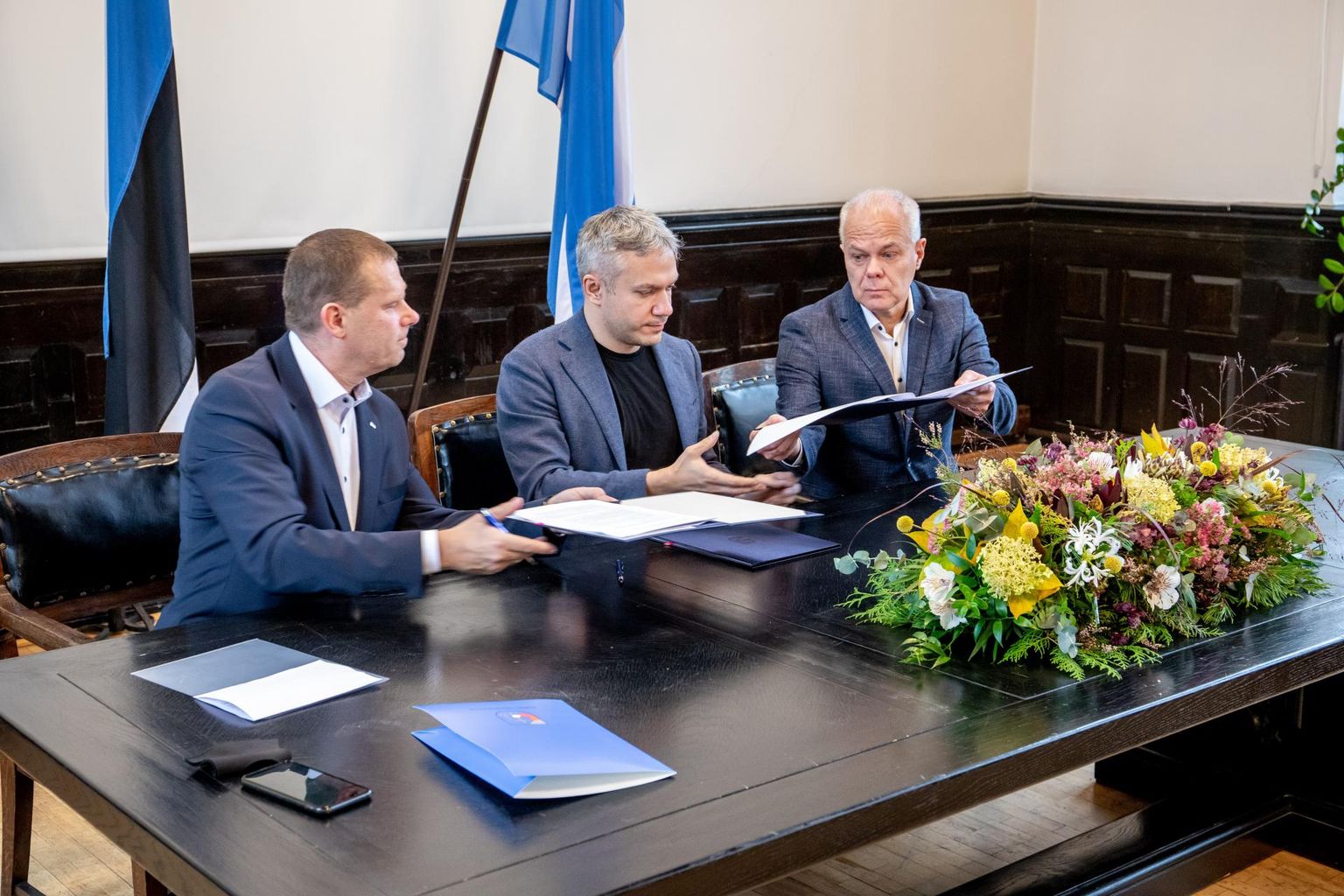 Valimisliit Pärnu Ühendab, Reformierakond ja Keskerakond allkirjastasid täna südapäeval Pärnu raekojas koalitsioonilepingu.