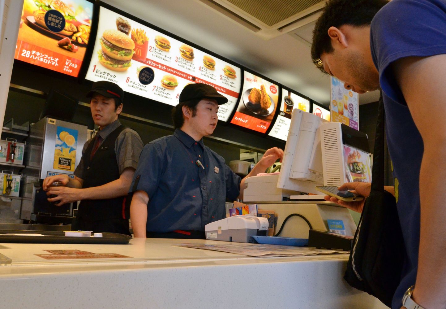 McDonald'si Jaapani restoranid lõpetasid samuti toodete tellimise, milles on Hiina kanaliha.
