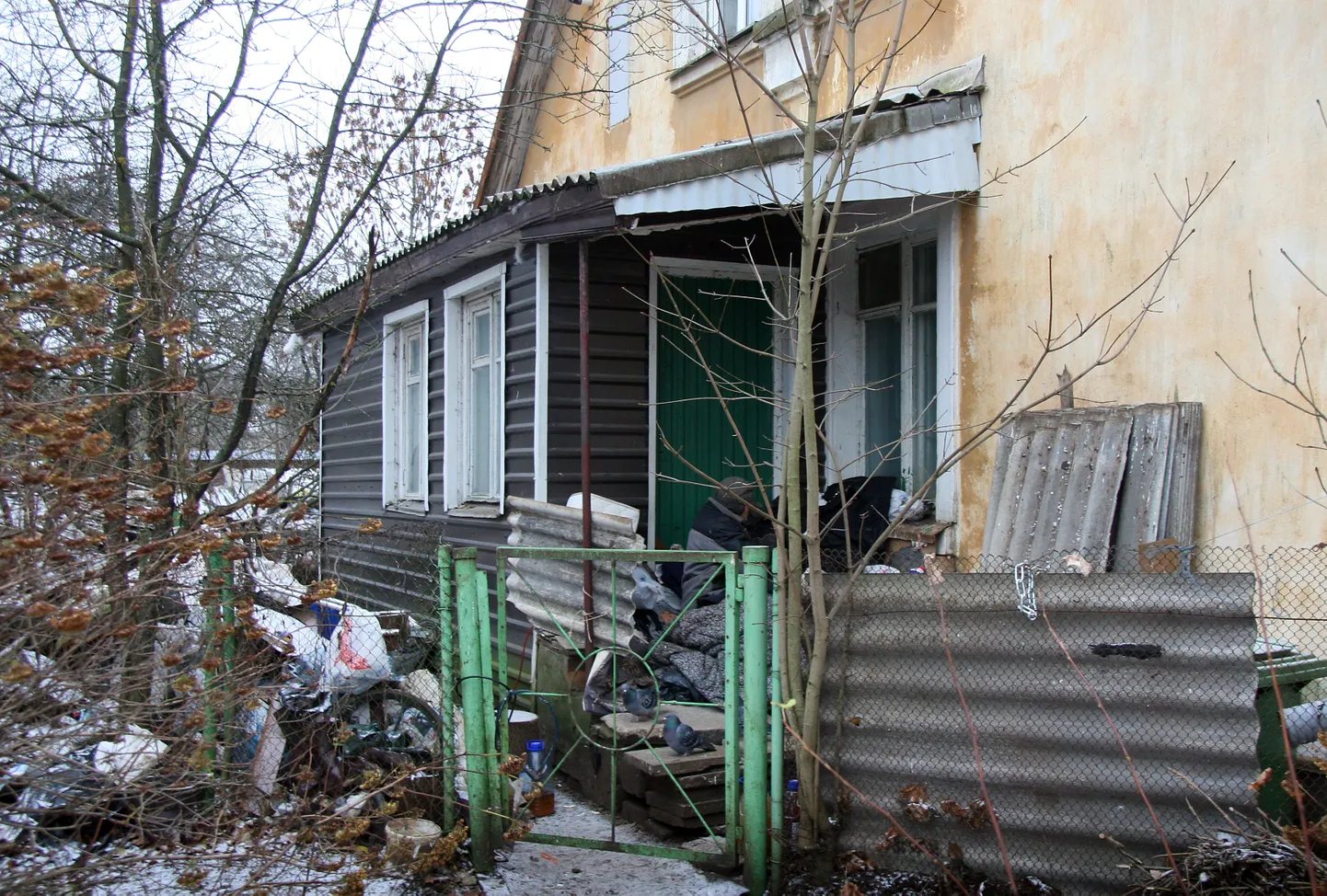 Säärast vaatepilti on pidanud naabrid ja möödakäijad taluma juba mitu aastat.