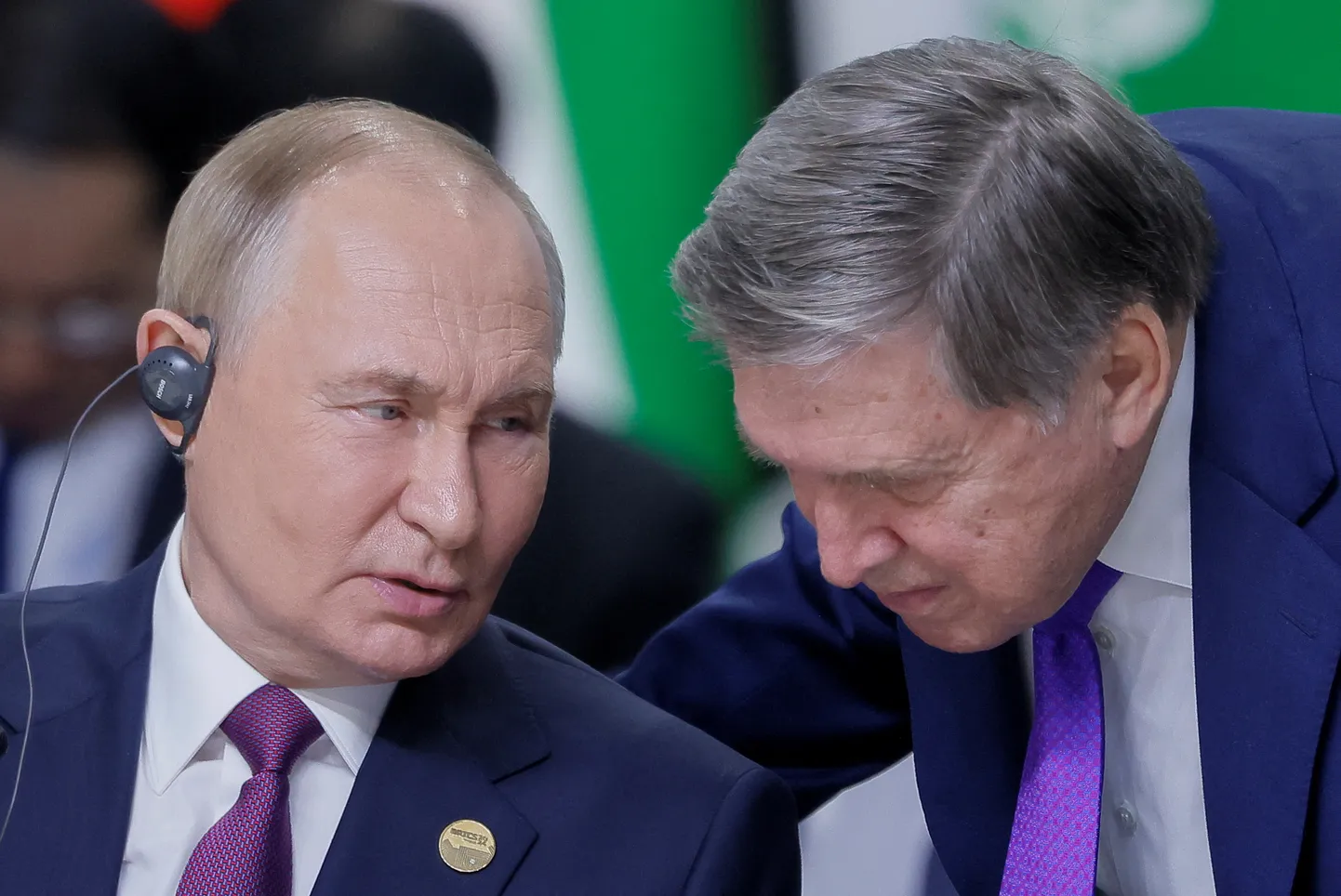 Venemaa režiimi juht Vladimir Putin koos oma abi Juri Ušakoviga, kes saab kandva rolli Ukraina rahukõnelustes USAga.