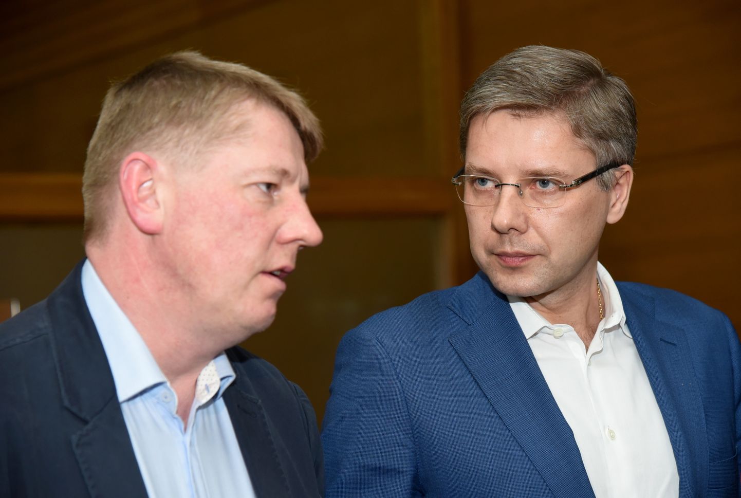 Anrijs Matīss (no kreisās) un Rīgas domes priekšsēdētājs Nils Ušakovs 