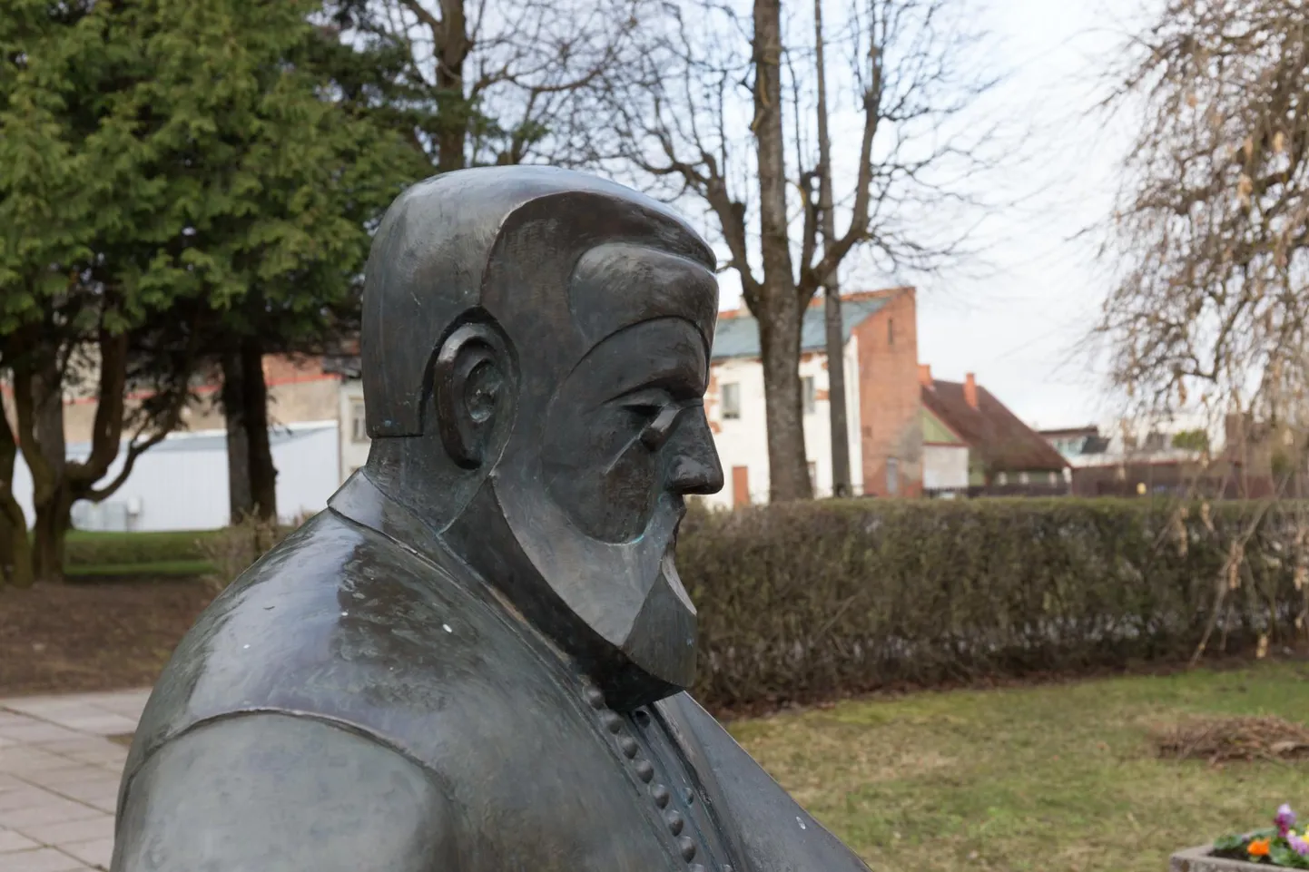 Eelmisel nädalal valiti Jakobsoni koolis kõige ilusamat kooliga seotud eestikeelset lauset. Üks valitud pärlitest oli seotud Carl Robert Jakobsoniga.
