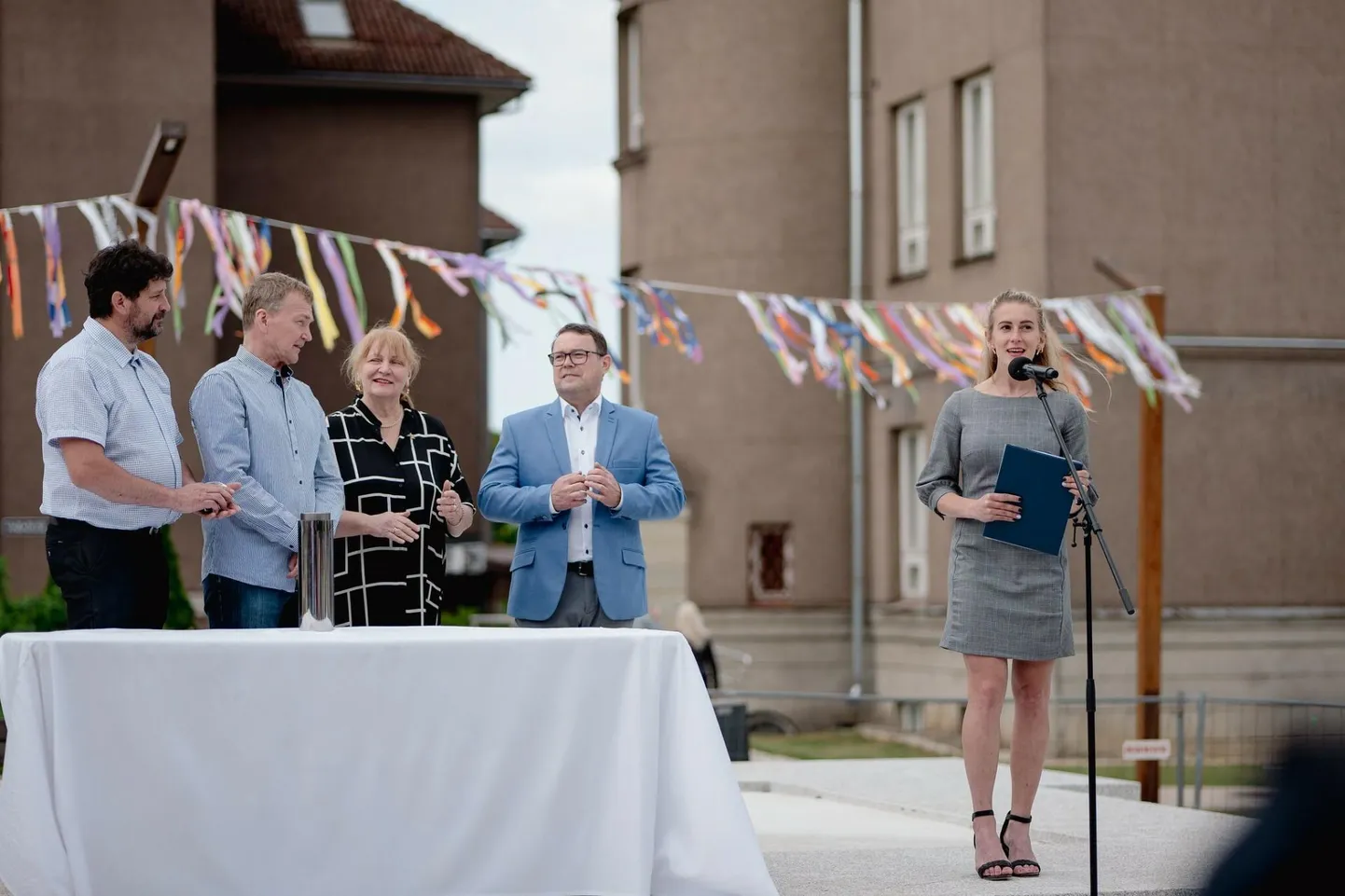 Viljandi välissuhete ja protokolli spetsialist Seila Peek (paremal) on praegu avalike suhete ja turismiameti ainus töötaja.