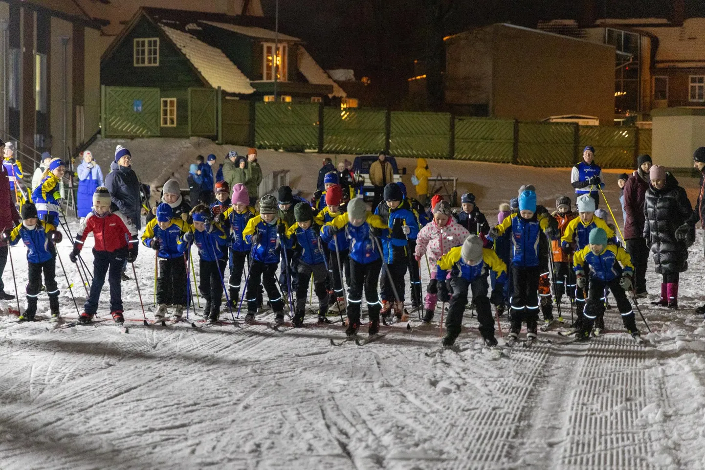 Viljandimaa suusasarja hooaeg avati jaanuaris Viljandi linnastaadionil ja rajale läks rekordarv mudilasi. Vahepeal ilm suusatada ei lubanud, homme tuleb aga Saarepeedil sarja teine etapp.