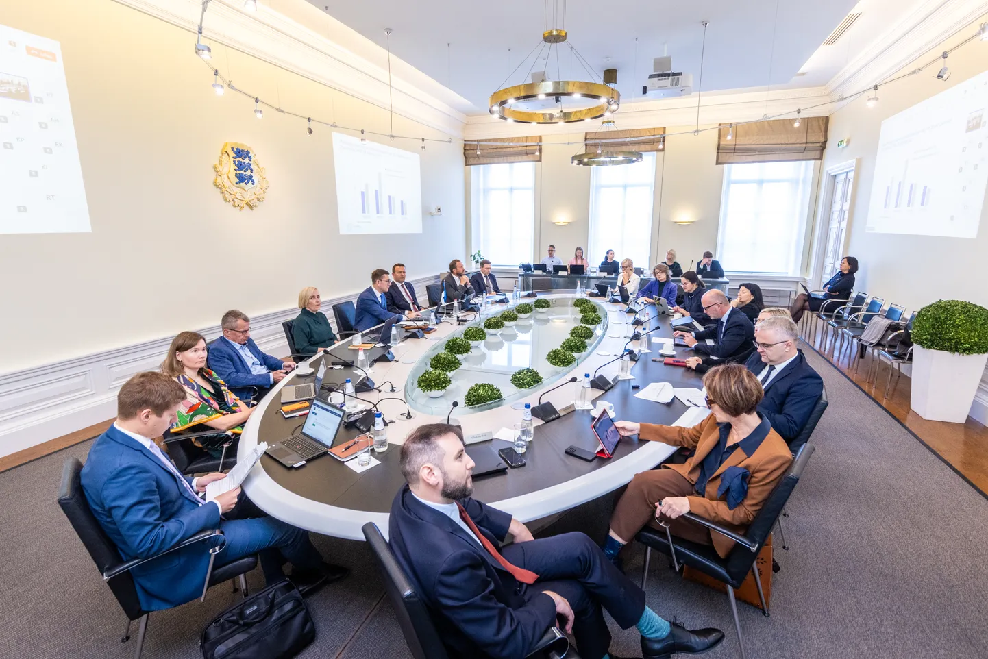 Majanduskabineti istungil.
