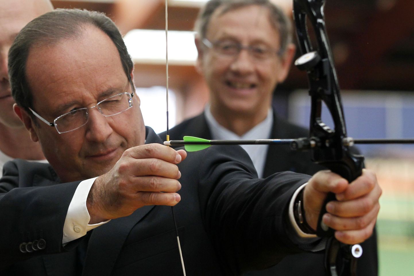 Prantsusmaa president Francois Hollande vibu laskmas