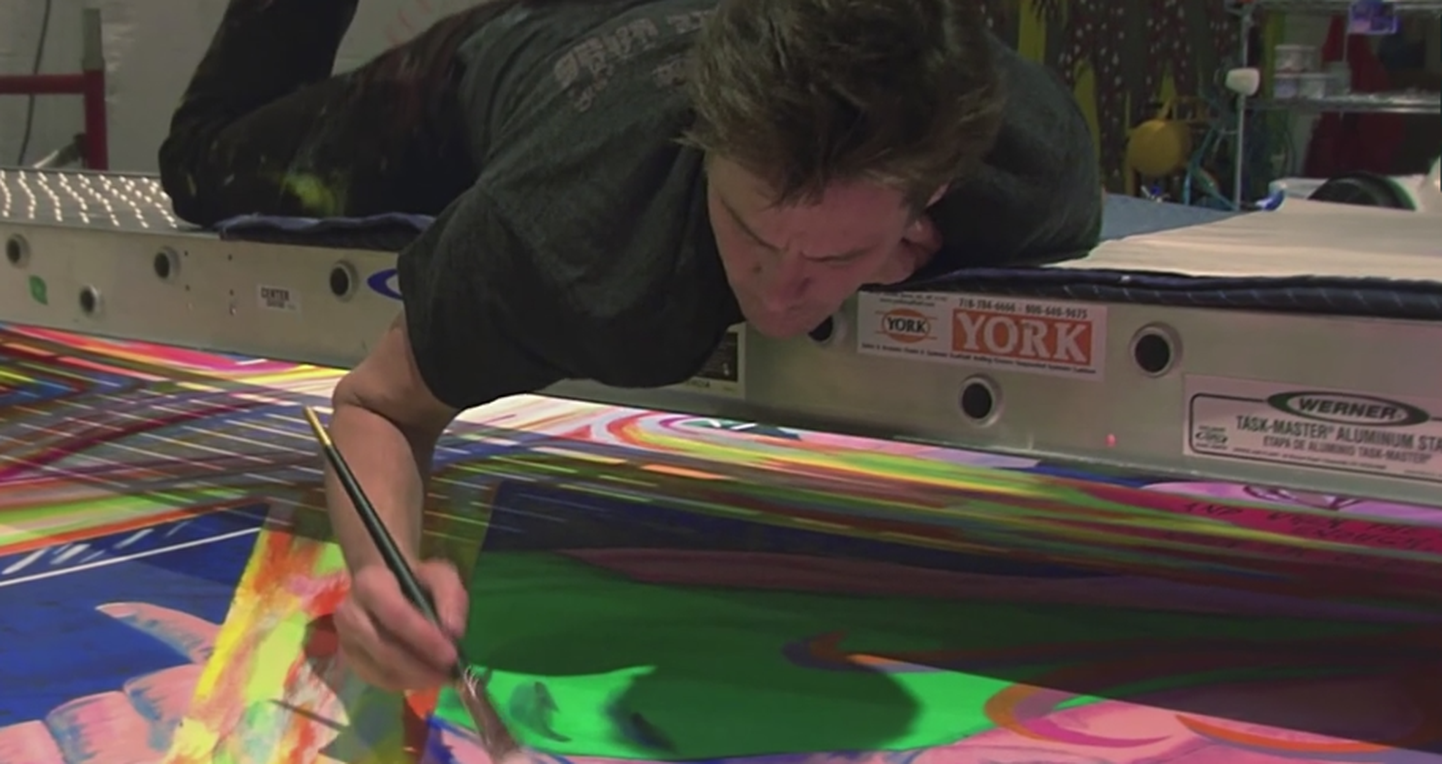 Jim Carrey näitab, kuidas ja mida ta maalib.
