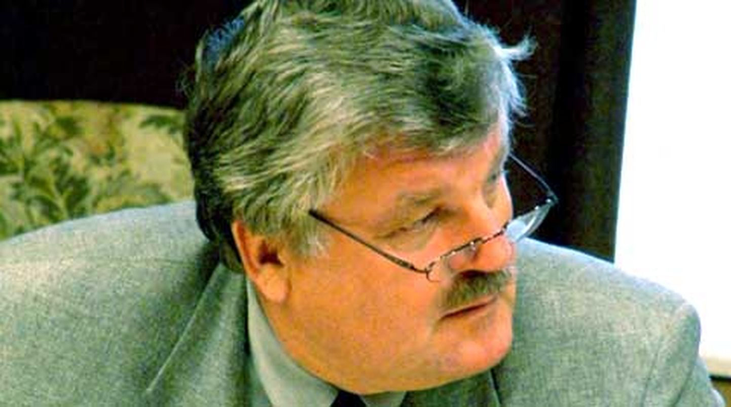 Valeri Korb 2003. aastal, olles värskelt kaitsnud ära väitekirja, millega kaasnes Kohtla-Järve linnavolikogu esimehe ametis ka 20protsendiline palgalisa.