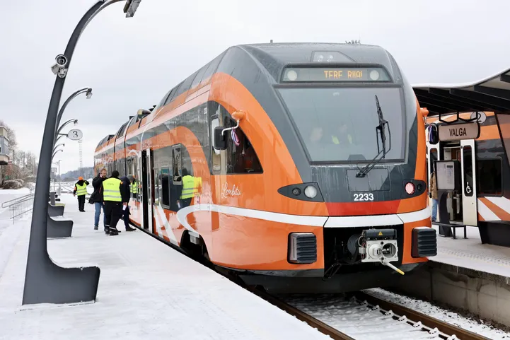 Riia vahet hakkas sõitma lisarong