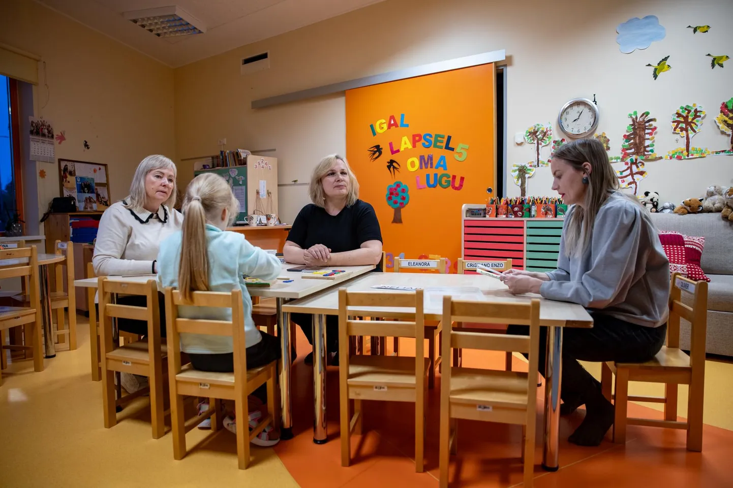 Teiste hulgas leiab Pärnumaal tööd lasteaiaõpetaja.