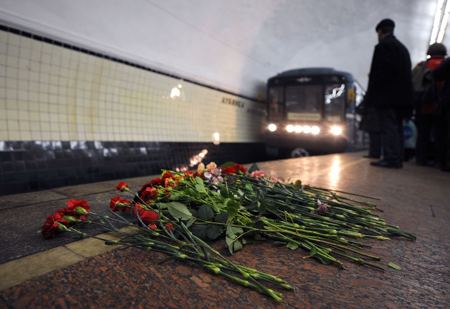 Enesetapurünnakutes Moskva metroole hukkus viimastel andmetel 40 inimest.