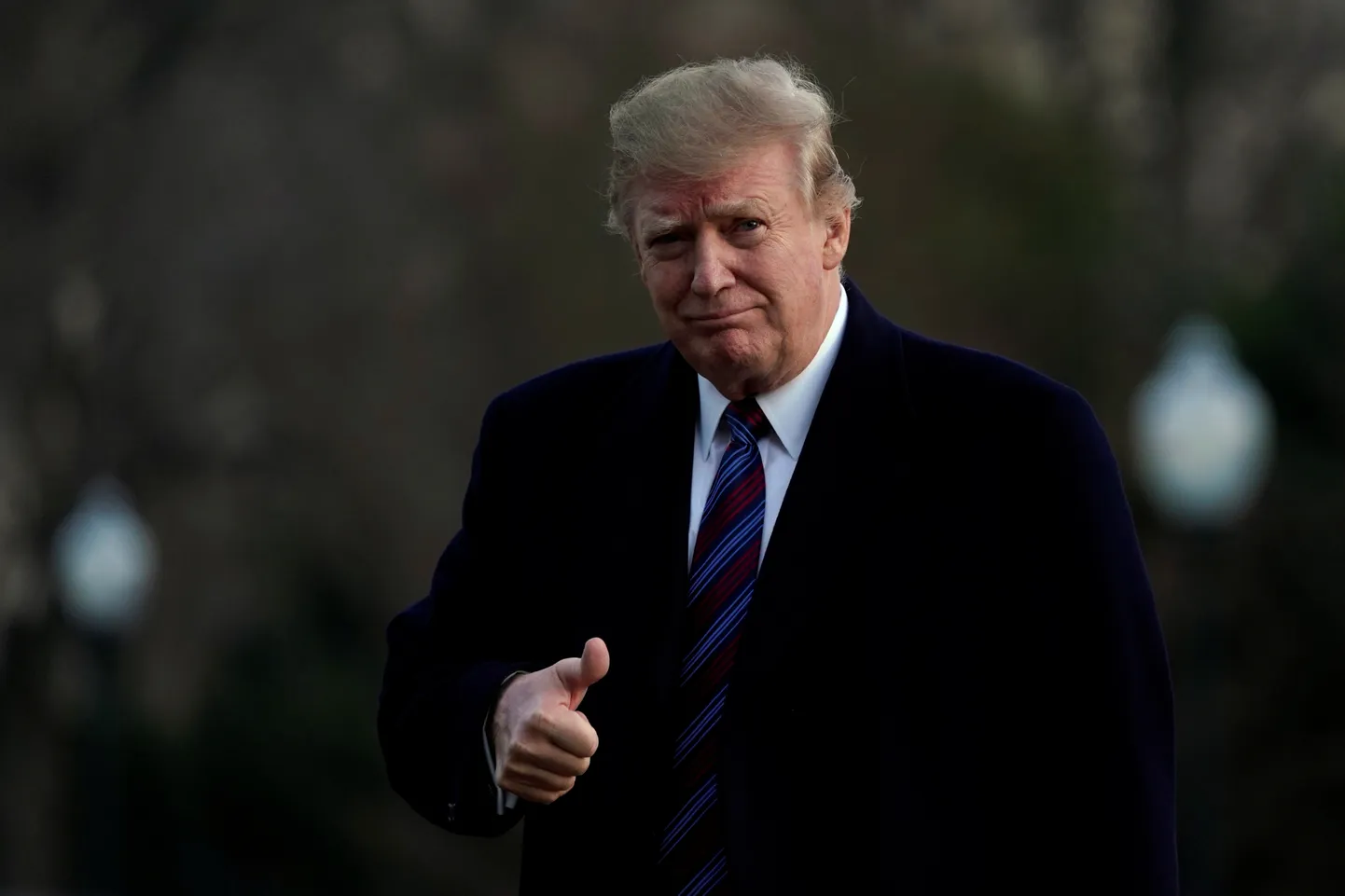 USA president Donald Trump reedel pärast tervisekontrollis käimist Valgesse Majja naasmas.