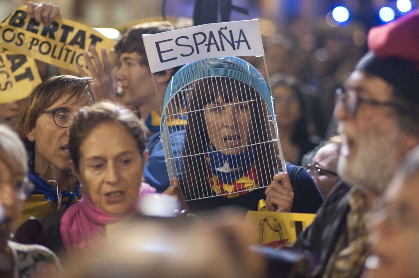 Meeleavaldajad Barcelonas vahistatud separatistlike poliitikute vabastamist nõudmas.