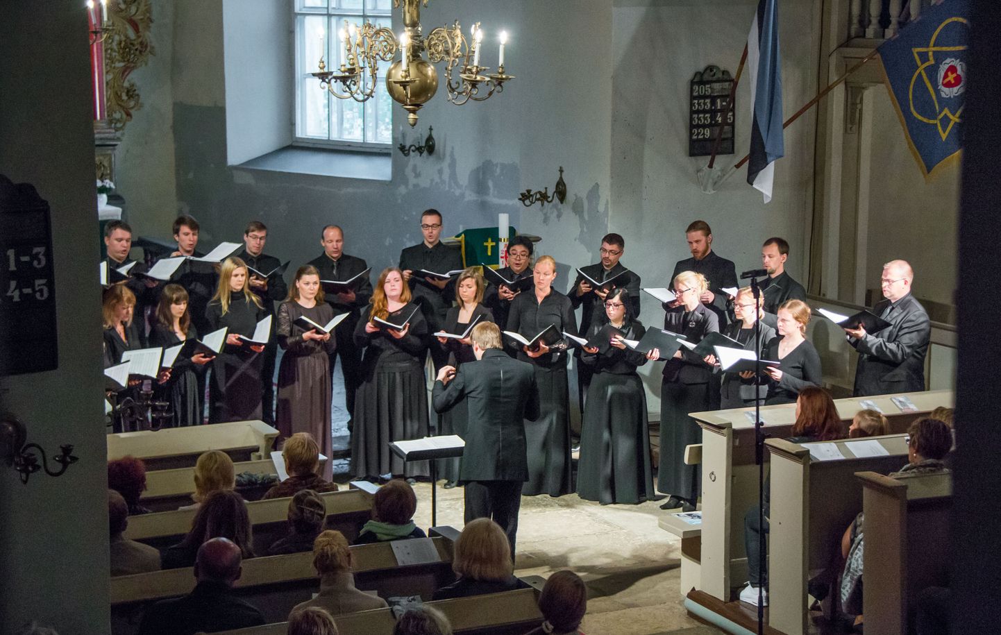 Kammerkoor Voces Musicales esineb laupäeval Viljandi jaani kirikus.