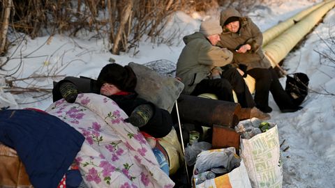 Как бездомные в Сибири выживают в жуткие морозы?