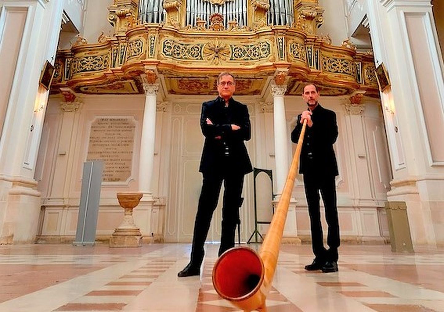 Duos mängivad Francesco di Lernia (orel, vasakul) ja Carlo Torlontano (alpi sarv).