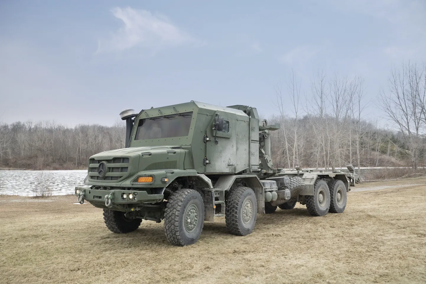 Mercedes-Benz расширяет линейку военной техники новым грузовиком 8х8