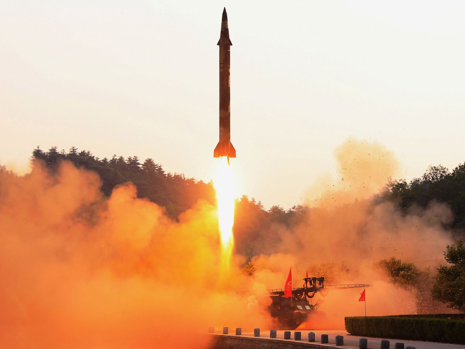 Põhja-Korea mailõpu raketikatsetus.