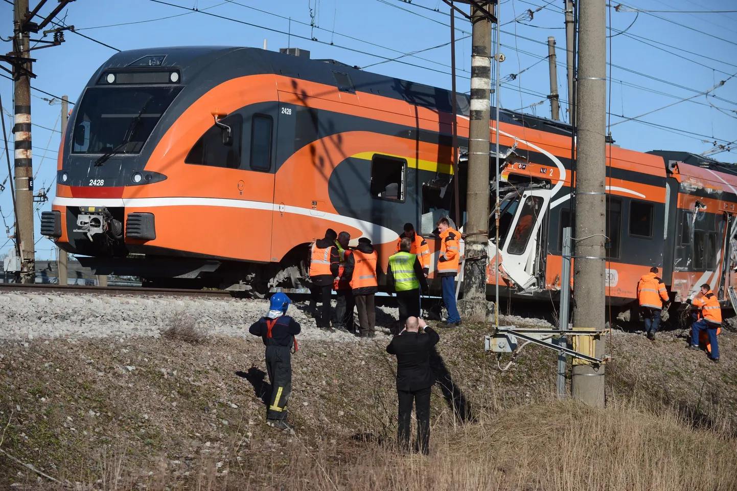 Kolmapäeval juhtus Harjumaal Raasiku raudteeülesõidul traagiline avarii, milles hukkus kaks inimest.