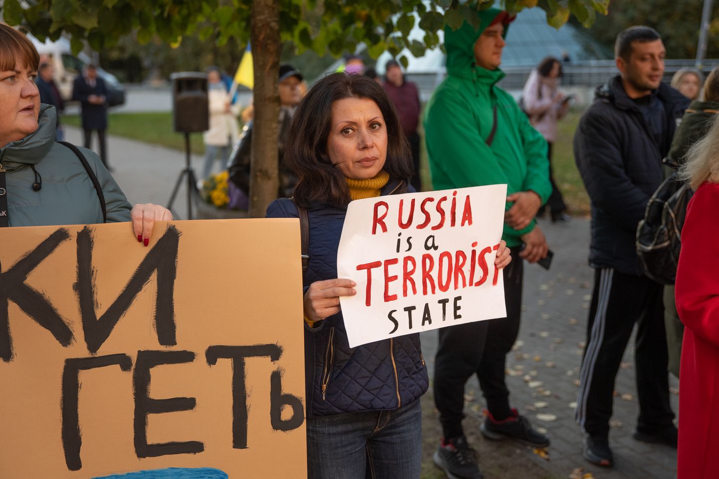 Протест у российского посольства в Риге против обстрелов Украины, 10 октября 2022 г.