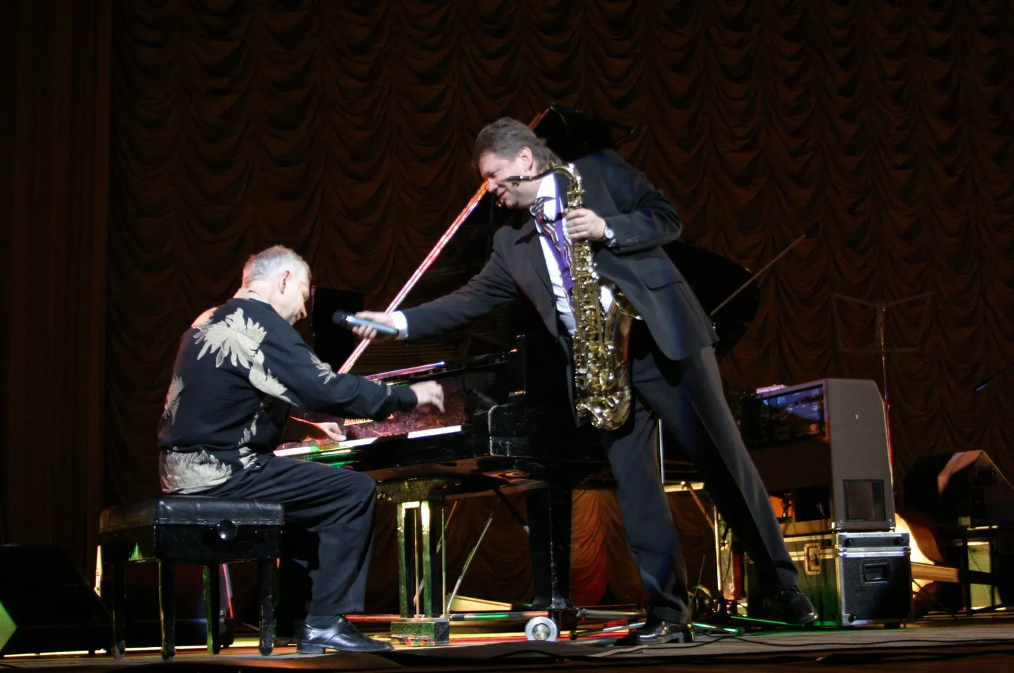 Endla Jazzklubis musitseerivad Lembit Saarsalu saksofonil ja Venemaalt pärit Leonid Vintskevitš klaveril.