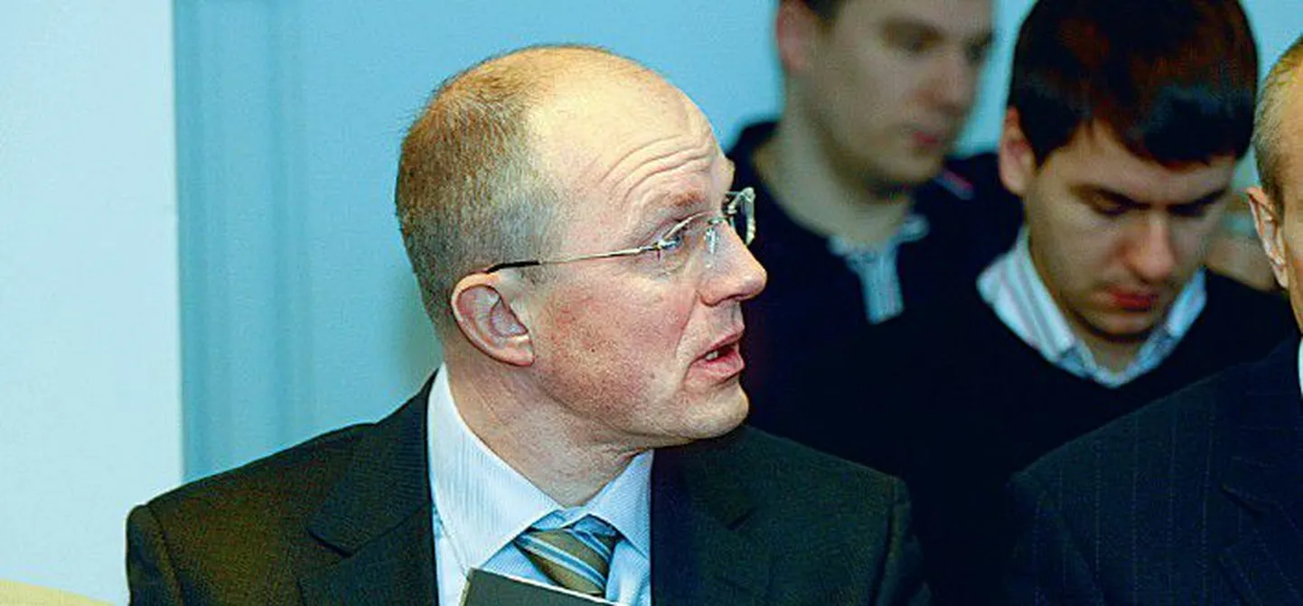 Eile oli Merko Ehituse aktsionäride koosolek, kus Toomas Annus kaitses end muu hulgas maadevahetuse kriminaalasjas tõusnud kahtlustuste eest..