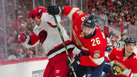 VIDEO ⟩ Balinska "Panthers" uzvar "Hurricanes". "Penguins" ar Šilovu rezervē piedzīvo zaudējumu