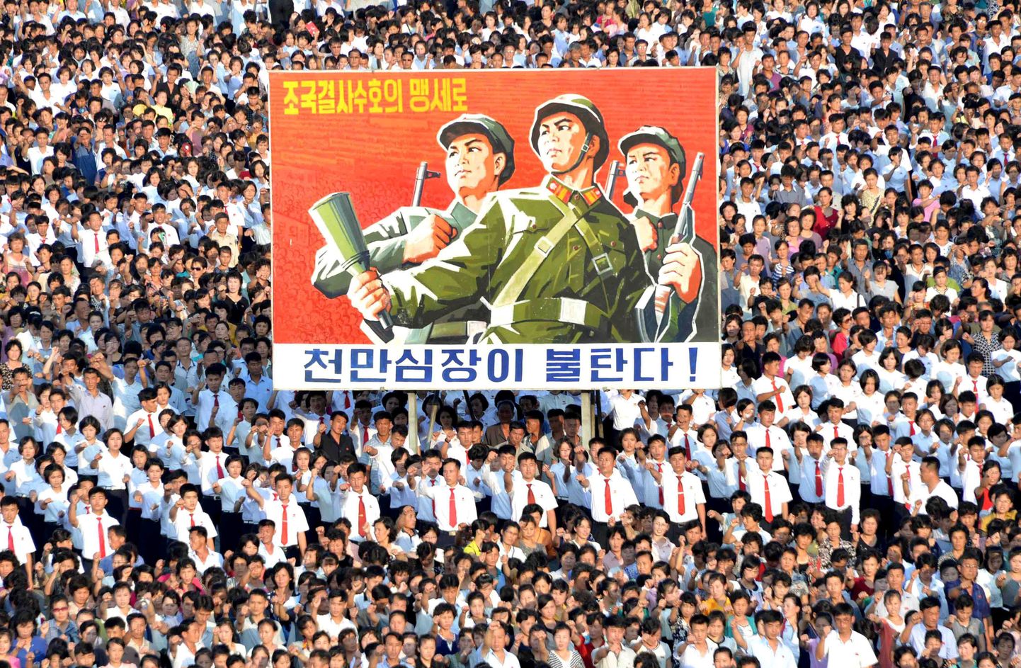 Rahvakogunemine Põhja-Korea pealinnas Pyongyangis, et riigi valitsusele toetust avaldada.