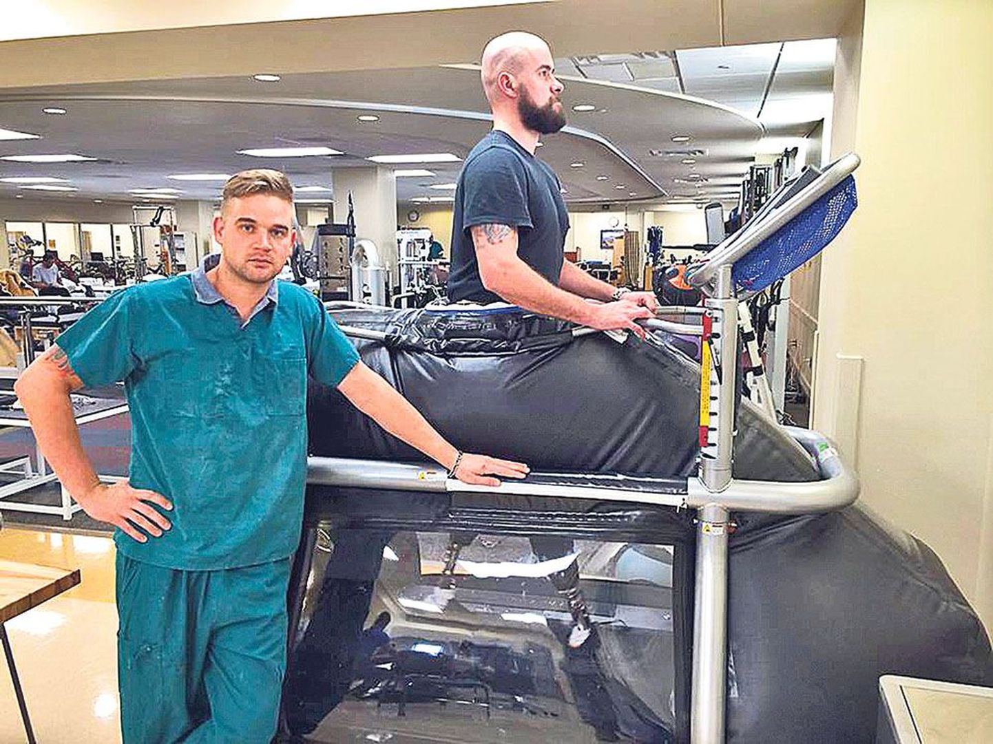 Möödunud aastal treenis kaitseväelane Madis Põri Walter Reedi riiklikus sõjaväe meditsiinikeskuses koos füsioterapeut Anti Piguliga analoogsel linttrenažööril.