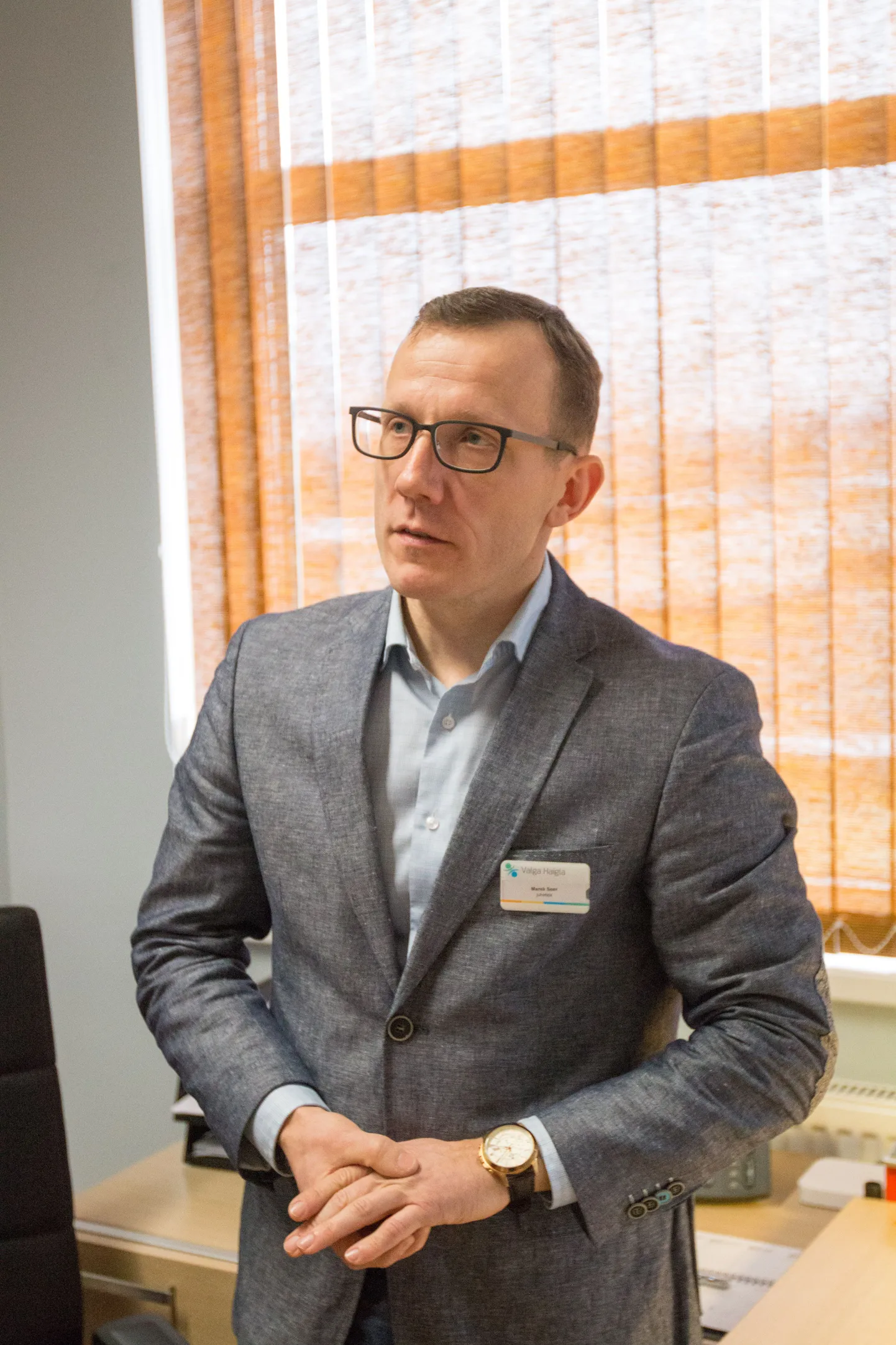 Valga haigla juht Marek Seer lausus eile, et vastupidiselt vihjetele pole ükski rünnakus kannatanu kriitilises seisundis ja lükkas ümber ka väite reieluumurrust. Nina-, sõrme- ja sarnaluu murdu ta kinnitas. 

Foto Arvo Meeks/Valgamaalane